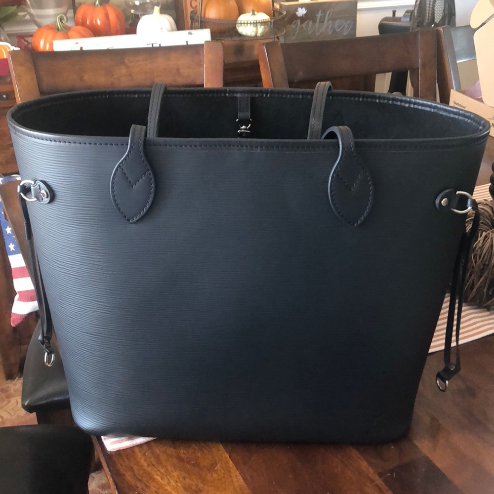 Louis Vuitton Neverfull MM Epi Leather Noir Black